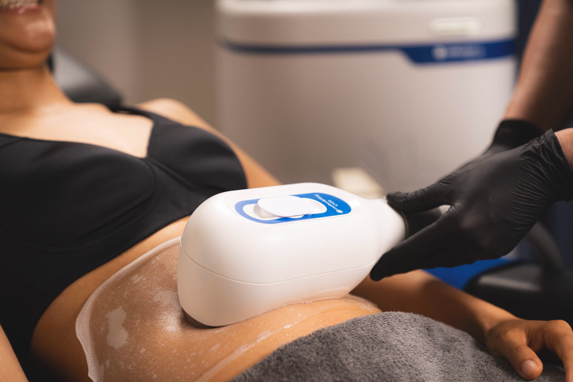 CoolSculpting cryolipolysis fat reduction at EsteCenter Istanbul